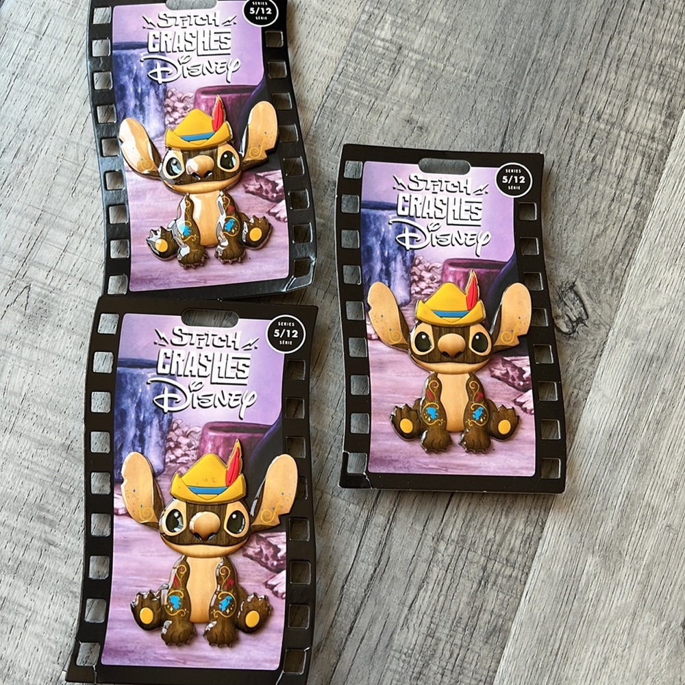 Stitch Crashes Disney Pin - Pinocchio Movie (LIMITED EDITION) - Picture 4 of 4